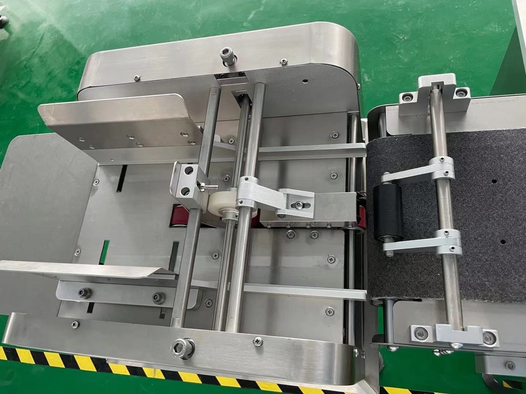 Automatic Paper Plastic Bag Labeling Machine for Bottles with Easy Maintenance Accuracy 1000-3000 BPH