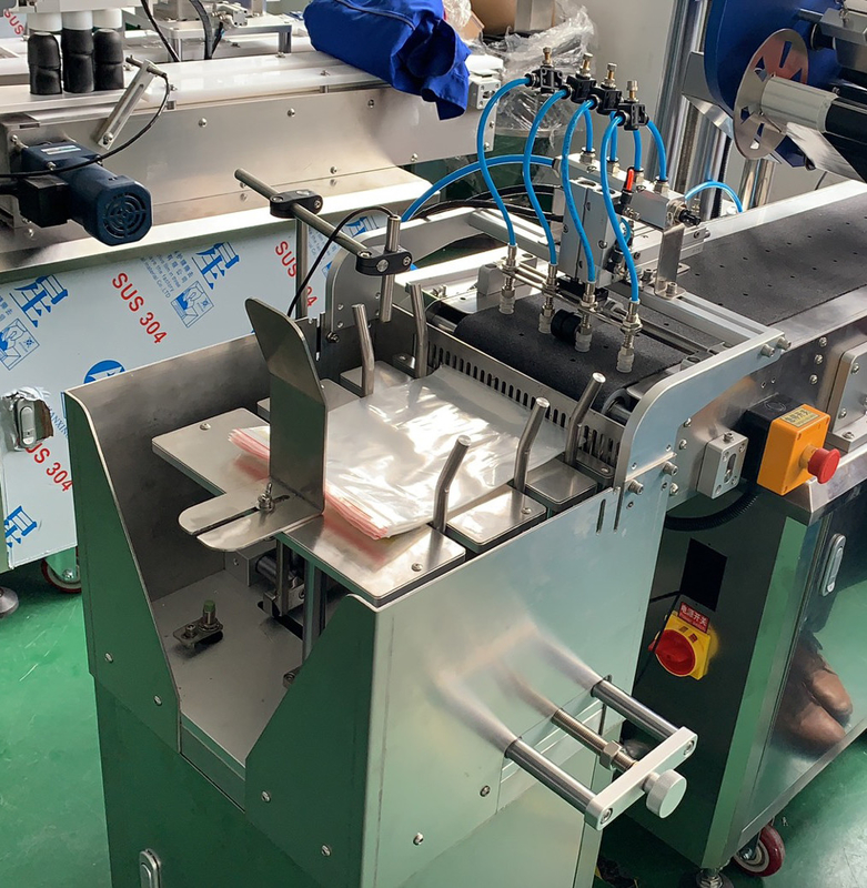 Automatic Paper Plastic Bag Labeling Machine for Bottles with Easy Maintenance Accuracy 1000-3000 BPH